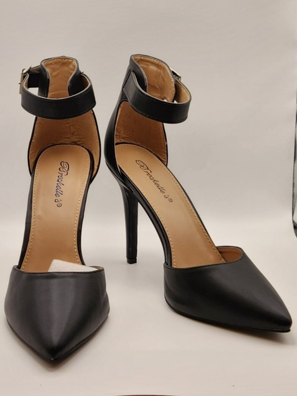 Breckelle's stiletto heels sz 10 black ankle strap NIB